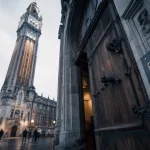 Beffroi de l'hôtel de ville de Lille, vue depuis le parvis