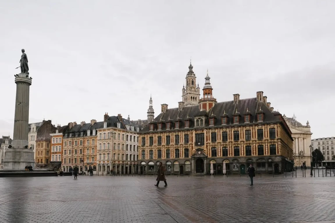 Que faire le 11 novembre à Lille : vue éditoriale de la Grand-Place de Lille en automne