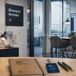 Meilleurs espaces de coworking à Lille : accueil, badges et salle de réunion vitrée