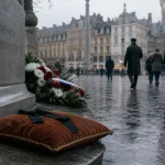 Que faire le 11 novembre a Lille : coussin et ruban noirs au monument aux morts à l’Armistice 1918