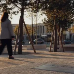 Place des artisans lille : parvis arboré à Lille-Sud, bancs et pins
