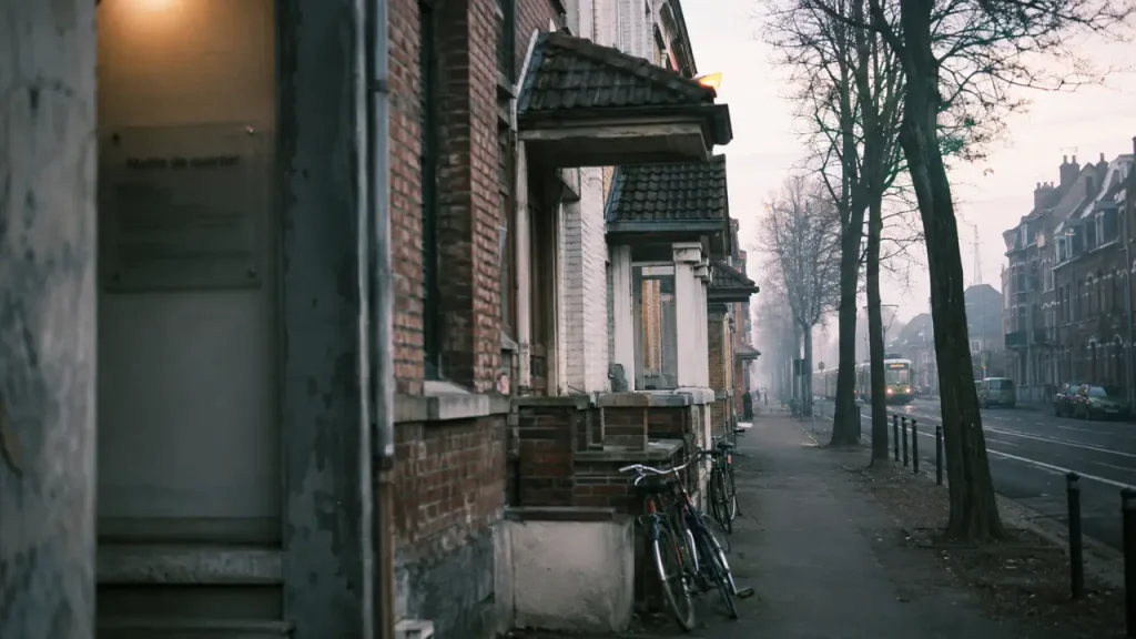 Rue résidentielle à Saint Maurice Pellevoisin, Lille, proche des gares et du patrimoine